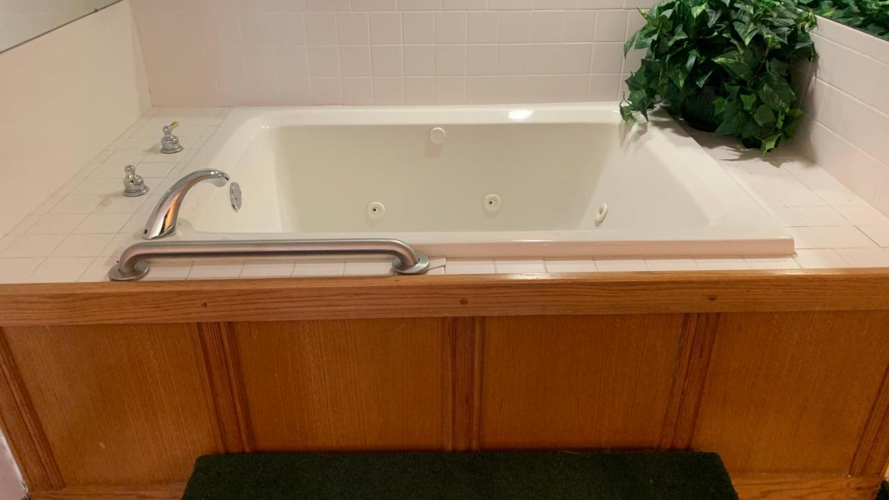 Regency Inn And Suites Stilwell Extérieur photo