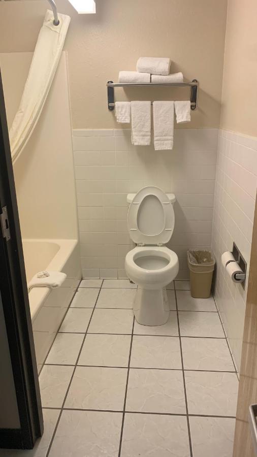 Regency Inn And Suites Stilwell Extérieur photo