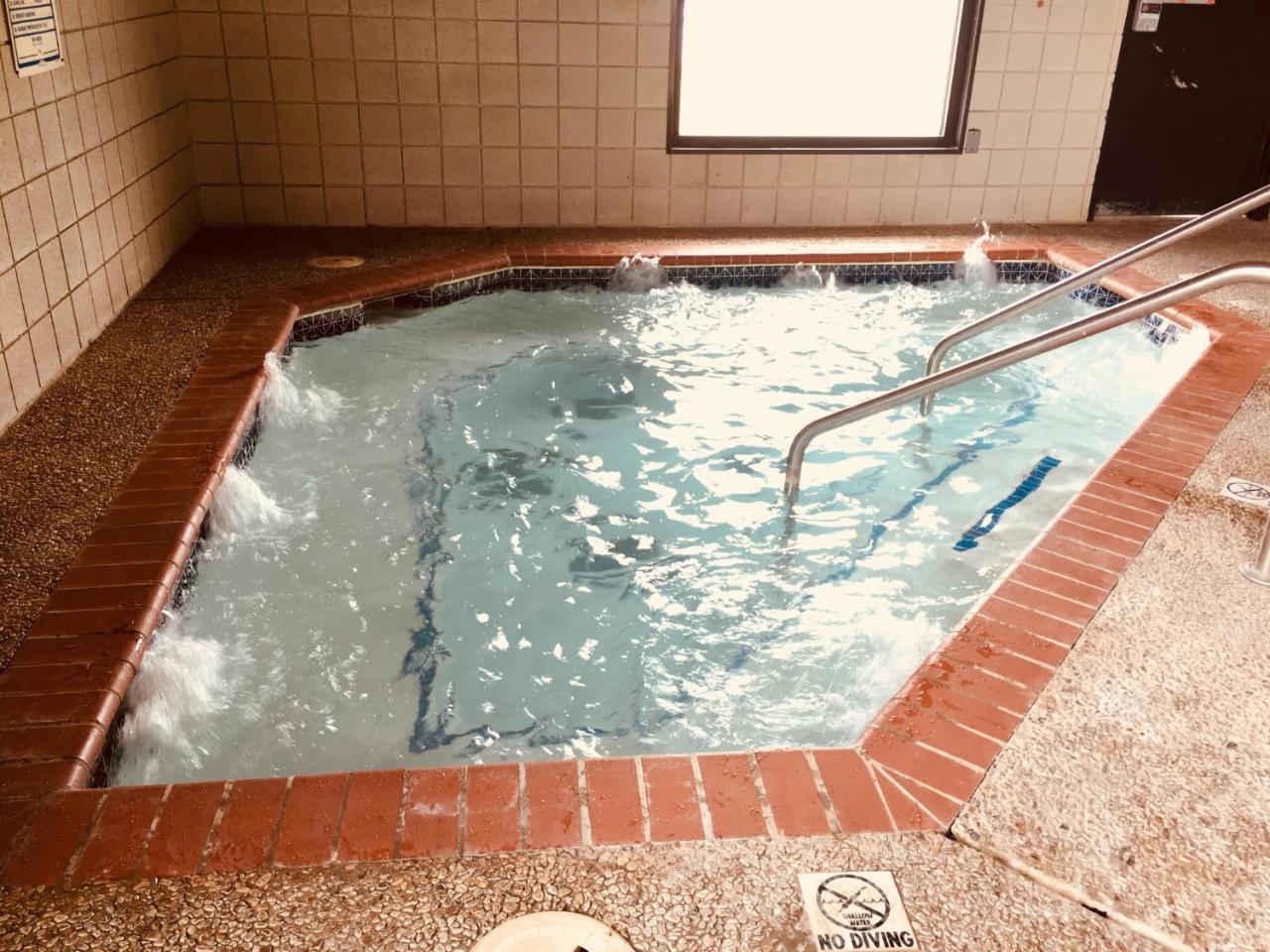 Regency Inn And Suites Stilwell Extérieur photo